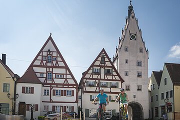 Der Obere Torturm und die Moserhäuser - Wahrzeichen Monheims
