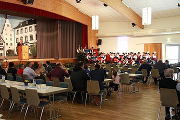 Jubiläumsveranstaltung "25 Jahre Stadthalle Monheim" - die Stadtkapelle und die Jugendkapelle Monheim sorgten für beste musikalische Unterhaltung