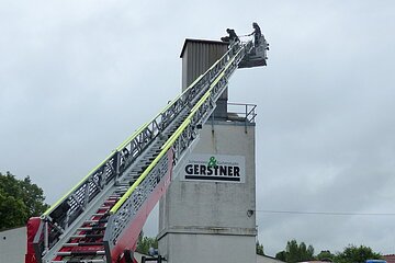 Beringung der Jungstörche am 25.06.2021 auf dem Sägemehlbunker