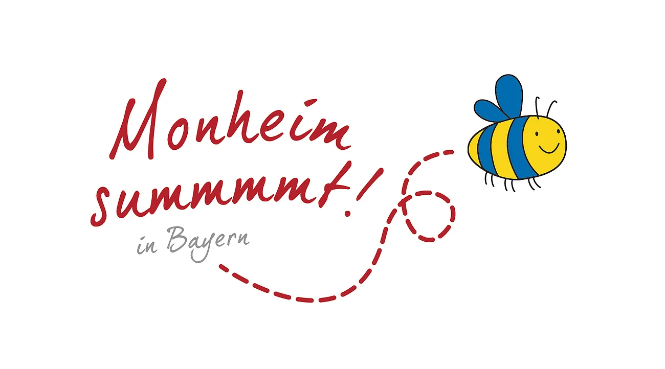 "Monheim summt!" - Partner des Netzwerks "Deutschland summt!" Logo vom Partner des Netzwerks "Deutschland summt!", nämlich "Monheim summt! in Bayern" mit dem gleichnamigen Schriftzug und einer lächelnden gezeichneten blau-gelben Biene. Rechts davon eine gestrichelte Fluglinie der Biene vom Schriftzug hin zu ihr.