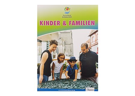 Broschüre "Kinder & Familien 2022"