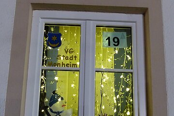 Adventskalenderfenster 19.12.2022 VG & Stadt Monheim