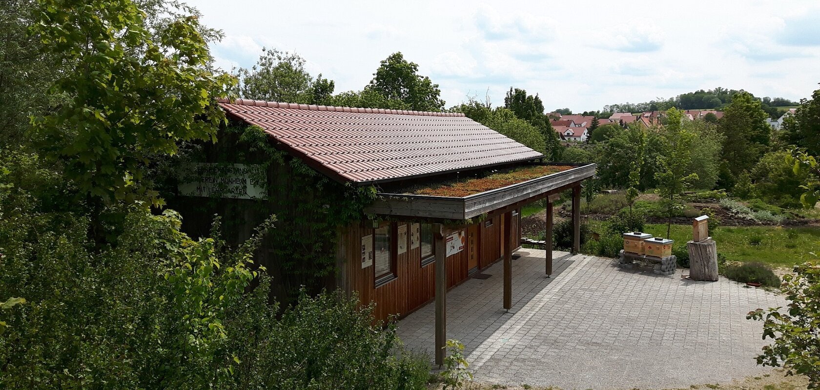 Lehrbienenstand mit Bienenweide Monheim