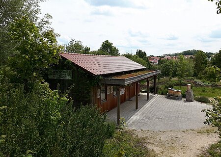 Lehrbienenstand mit Bienenweide Monheim