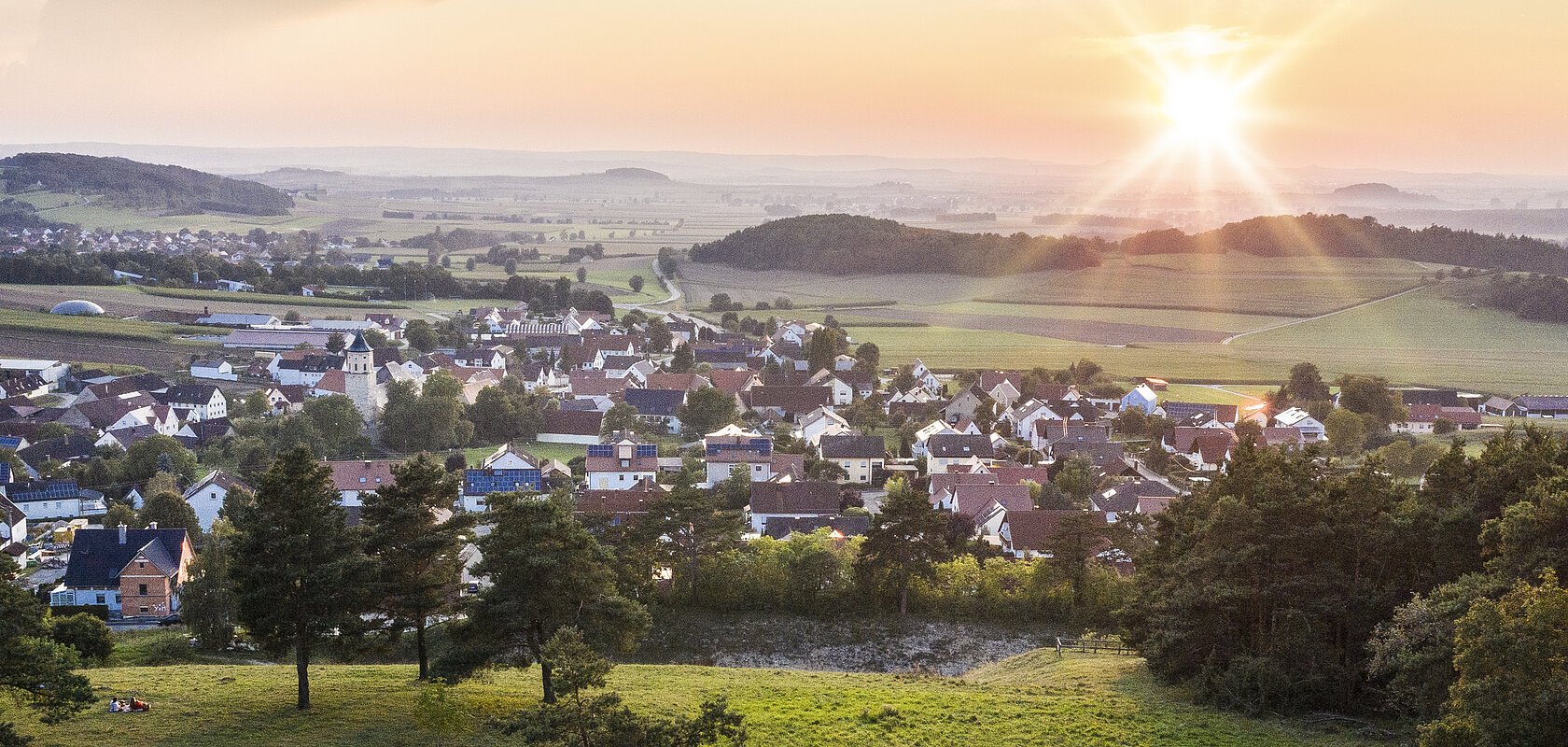 Sonnenuntergang über der Monheimer Alb