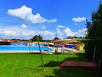 Freibad Monheim - Sandkasten mit Sonnensegel
