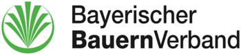 Logo des Bayerischen Bauernverbands mit  einem grünem Kreis links, darin ein stilisiertes Pflanzenmotiv. Rechts davon der Text Bayerischer Bauernverband.