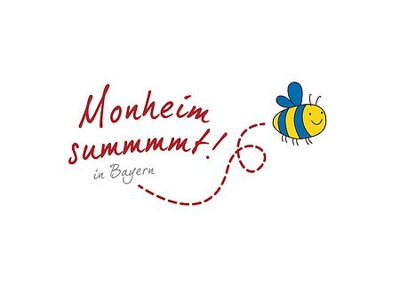 Logo vom Partner des Netzwerks "Deutschland summt!", nämlich "Monheim summt! in Bayern" mit dem gleichnamigen Schriftzug und einer lächelnden gezeichneten blau-gelben Biene. Rechts davon eine gestrichelte Fluglinie der Biene vom Schriftzug hin zu ihr.