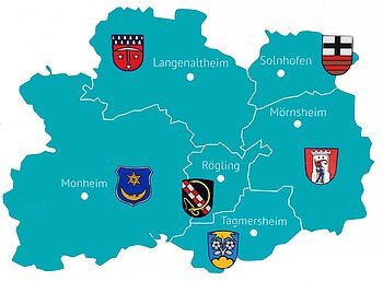 Die Sechs im Dreiländereck Karte der "Sechs im Drei-Länder-Eck" mit den dazugehörigen Orten Langenaltheim, Solnhofen, Mörnsheim, Monheim, Rögling und Tagmersheim. Auf der blau-grünen Karte sind die jeweiligen Wappen zu sehen.