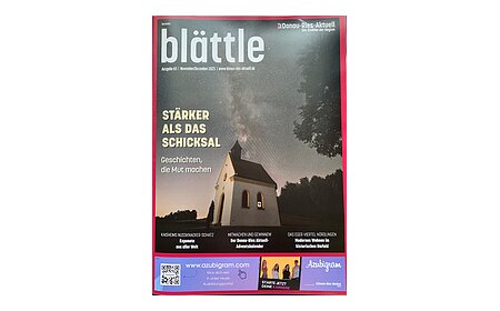blättle Ausgabe 65 November/Dezember 2025 Titelblatt der Zeitschrift „blättle“ mit einer Kapelle vor einem Sternenhimmel. Text: „Stärker als das Schicksal“. Ausgabe Nr. 65 November-Dezember 2025 Donau-Ries-Aktuell