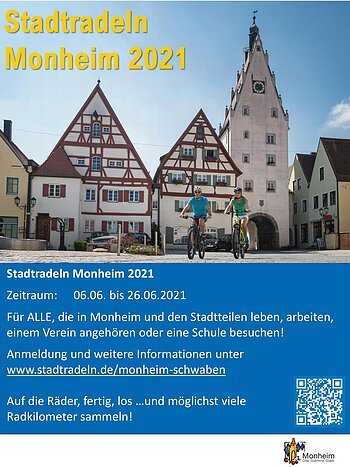 Plakat zum Stadtradeln in Monheim, auf dem Foto zwei Radfahrer vor bunten Fachwerkhäusern einer Innenstadt mit blauem Himmel, darauf gelber Text: "Stadtradeln Monheim 2021", Infos und QR-Code zur Veranstaltung. Rechts unten im Eck das Logo der Stadt Monheim.