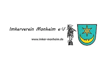 Logo des Imkervereins Monheim mit gleichnamigen Text in schwarz und zwei Symbolen rechts davon. Einmal das Wappen der Stadt Monheim in türkis-gelb. Auf dem Wappen ein Mond und ein Stern. Links neben dem Wappen eine Person mit einem Bienennest. Darunter in schwarz die Website-Adresse www.imker-monheim.de.