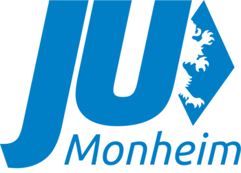 Logo der "jungen Union Monheim" mit blauen Großbuchstaben „JU“ und dem Schriftzug „Monheim“ darunter, rechts ein blaues Rautensymbol mit weißem Löwenumriss darin.