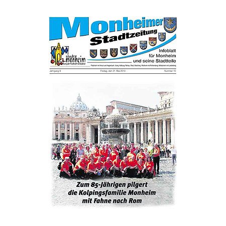 Titelblatt der Monheimer Stadtzeitung vom 10. Januar 2025 mit der dazugehörigen Überschrift in blau/schwarz, Wappen der Stadt Monheim und der dazugehörigen Stadtteile und mit dem Logo der Stadt Monheim. Auf der Titelseite ein Gruppenfoto der Kolpingsfamilie Monheim vor dem Petersdom in Rom mit Fahne und Brunnen im Hintergrund.