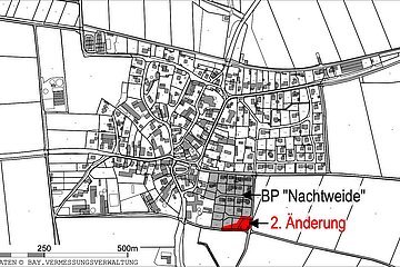 Schwarz-weiße Karte eines Ortes mit markiertem Bereich „BP Nachtweide“ und roter Hervorhebung „2. Änderung“.