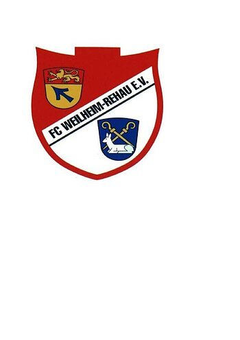 Wappen mit rotem Rand, oben ein gelbes Schild mit Löwe auf rotem Hintergrund, unten ein blaues Schild mit Lamm und Schlüsseln auf weißen Hintergrund, mittig im Wappen steht quer der Text: FC Weilheim-Rehau e.V.
