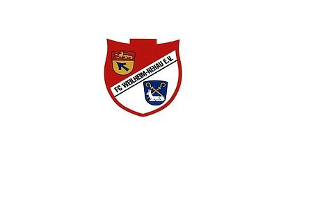 Wappen mit rotem Rand, oben ein gelbes Schild mit Löwe auf rotem Hintergrund, unten ein blaues Schild mit Lamm und Schlüsseln auf weißen Hintergrund, mittig im Wappen steht quer der Text: FC Weilheim-Rehau e.V.