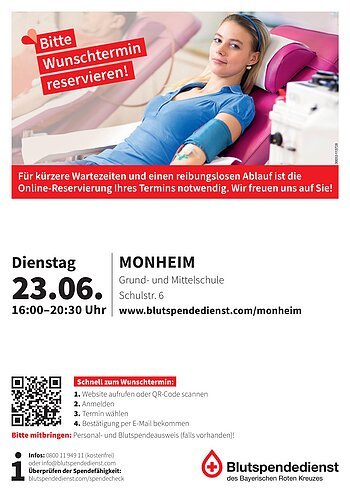 Plakat mit dem Termin zur Blutspende in Monheim am 23.06.2026 von 16 bis 20:30 Uhr, in der Grund- und Mittelschule Monheim, Frau liegt auf Liege und spendet Blut, Text zu Terminreservierung und Blutspendetermin in Monheim.