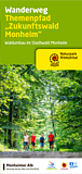 Wanderweg Themenpfad Zukunftswald Monheim mit vier Personen auf Waldweg im Stadtwald Monheim im Naturpark Altmühltal