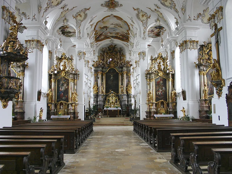 Blick auf den barocke Saalbau, der von einer Stichkappentonne gedeckt wird.