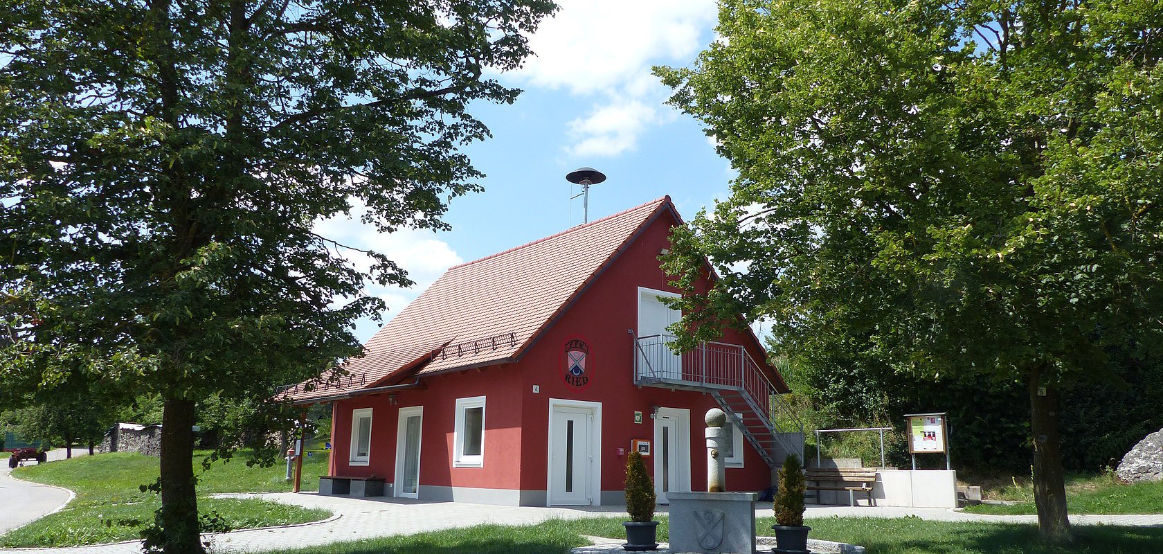 Defibrillator am Feuerwehrhaus Ried