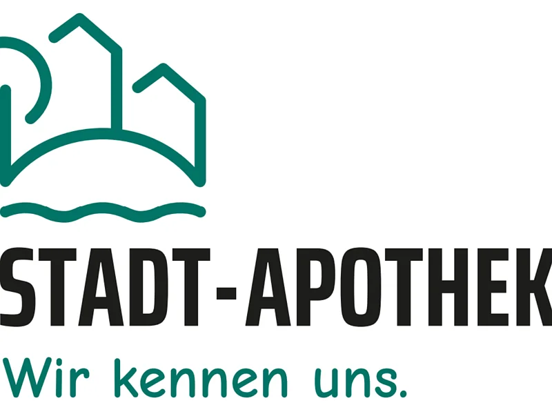 Logo mit stilisierter Stadt, Baum und Wellen, darunter Schriftzug „STADT-APOTHEKE Wir kennen uns.“