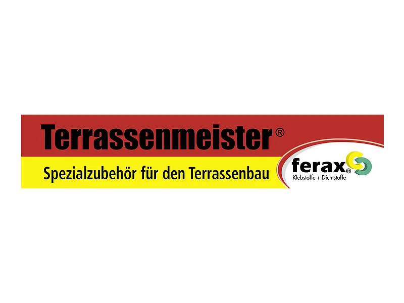 Logo der Firma "ferax" mit dem Schriftzug „Terrassenmeister in schwarz auf rotem Hintergrund. Darunter der Schriftzug  "Spezialzubehör für den Terrassenbau“ in schwarz auf gelben Hintergrund. Rechts davon auf weißem Hintergrund in schwarz das ferax-Logo für Klebstoffe und Dichtstoffe.