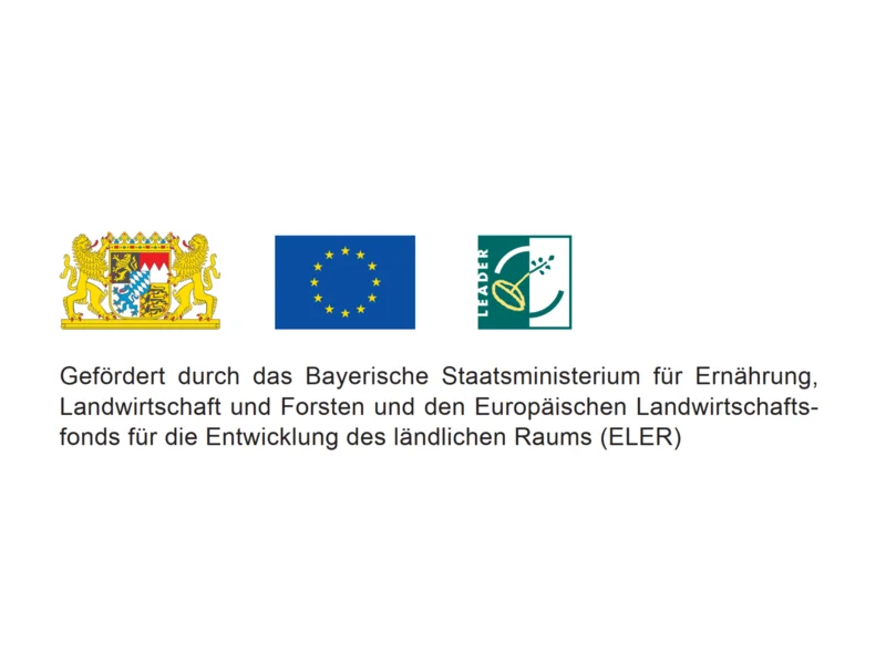 Förderlogo StMELF mit dem Wappen von Bayern, der Flagge der Europäischen Union und dem Logo des Leader-Programms. Darunter der Text in schwarz auf weißem Hintergrund "Gefördert durch das Bayerische Staatsministerium für Ernährung, Landwirtschaft und Forsten und den Europäischen Landwirtschaftsfonds für die Entwicklung des ländlichen Raums." (ELER)